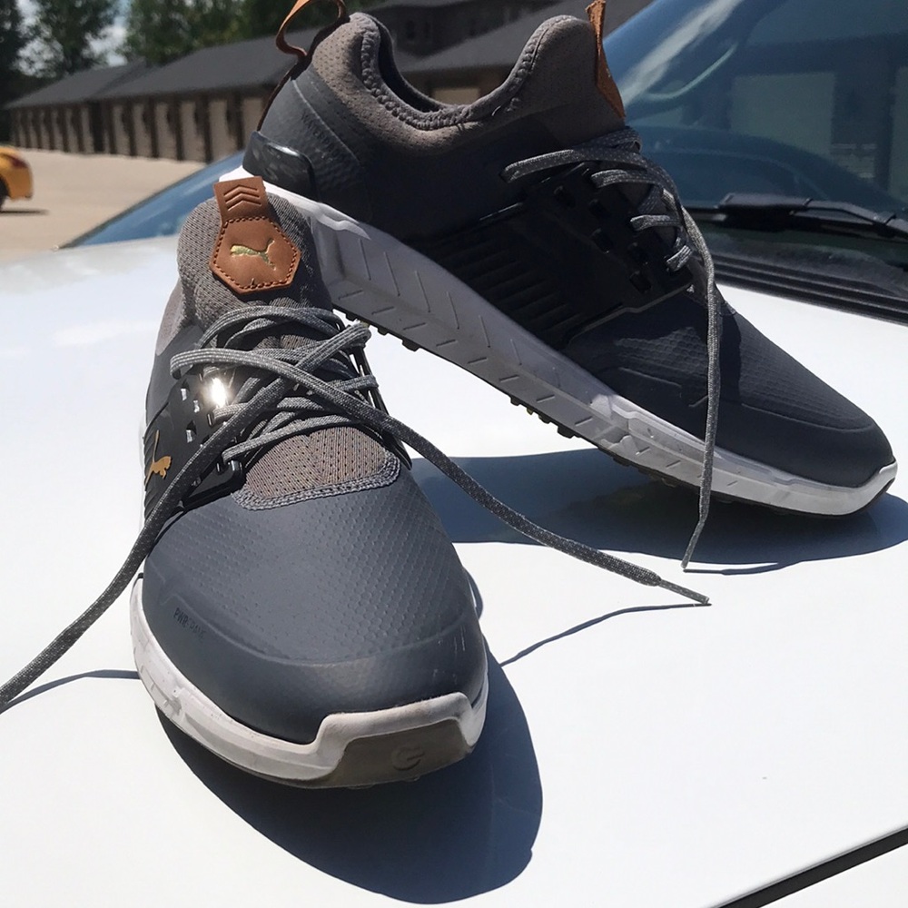 Perfect condition mens puma size 13 ignite golf shoes with cleats!